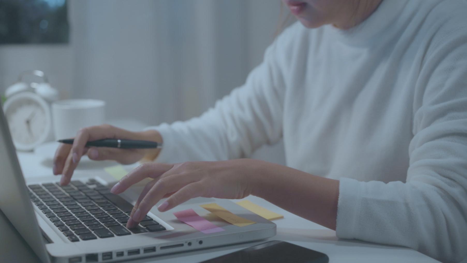 Équipe collaborant sur des objectifs financiers partagés